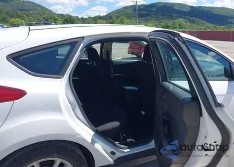 2018 Ford Focus Se z USA, uszkodzony, nr VIN 1FADP3K28JL288692